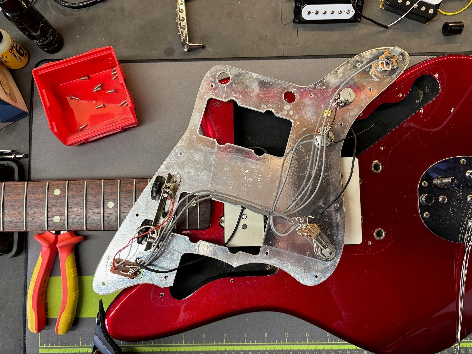 ON THE BENCH: Fender Jazzmaster Candy Apple Red MIJ