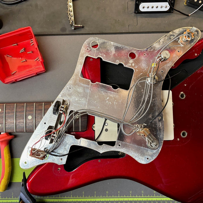 ON THE BENCH: Fender Jazzmaster Candy Apple Red MIJ