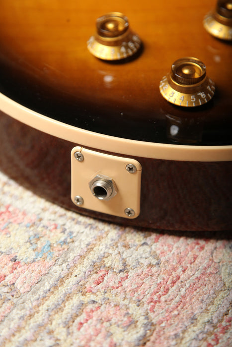 Pre-Owned 2001 Gibson Les Paul Classic 1960 RI - Tobacco Burst - Guitar Warehouse
