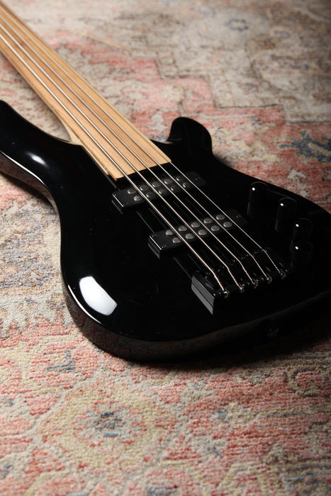 Pre-Owned Harley Benton B-550 FL BK Fretless Five String Bass - Gloss Black - Guitar Warehouse