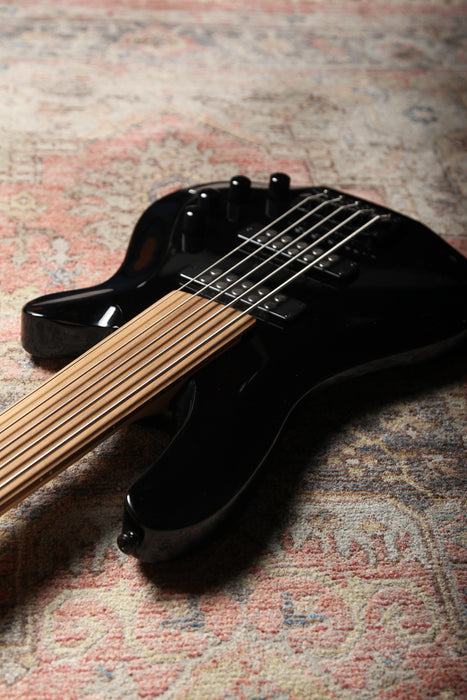 Pre-Owned Harley Benton B-550 FL BK Fretless Five String Bass - Gloss Black - Guitar Warehouse