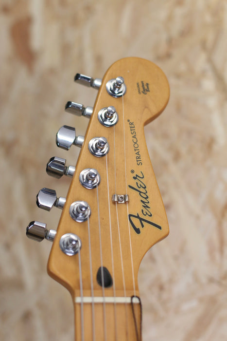 2008 Fender Mex Stratocaster Standard in Candy Apple Red w/Maple Fingerboard - Pre-owned