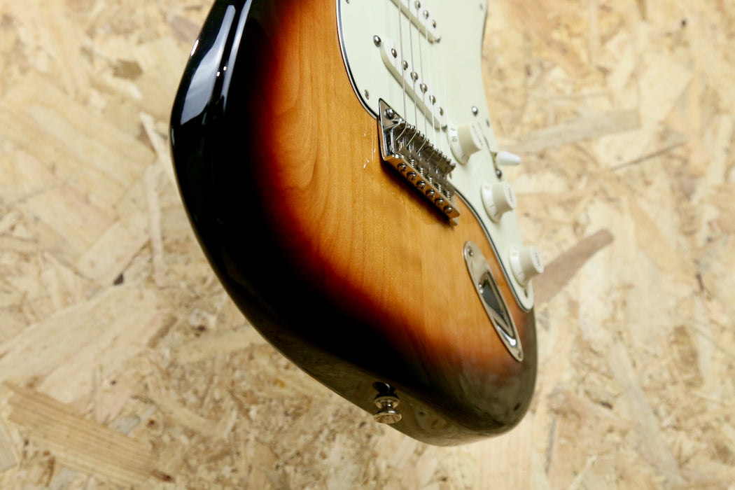 2015 Fender Mex Stratocaster Standard in 3TS Sunburst / Rosewood Board - Pre-owned