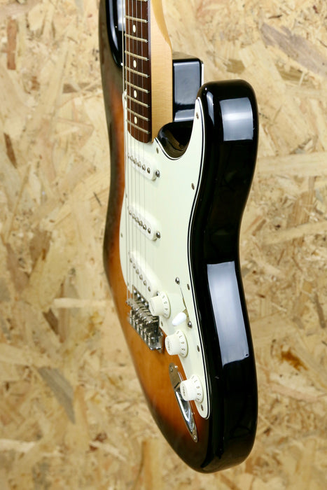 2015 Fender Mex Stratocaster Standard in 3TS Sunburst / Rosewood Board - Pre-owned