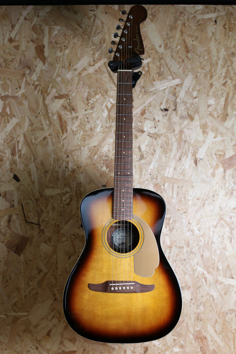Fender Electro Acoustic - Malibu Player, Walnut Fingerboard, Sunburst w/Gigbag - Pre-Owned