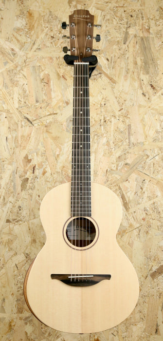 Sheeran by Lowden W04 Electro Acoustic w/Gigbag - Pre-owned