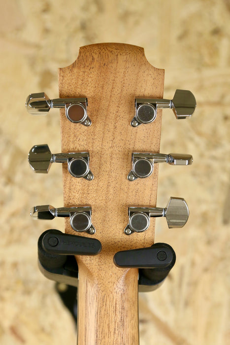 Sheeran by Lowden W04 Electro Acoustic w/Gigbag - Pre-owned