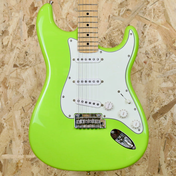 Fender Player Stratocaster® in Electron Green + Tweed Hardcase - Pre-owned