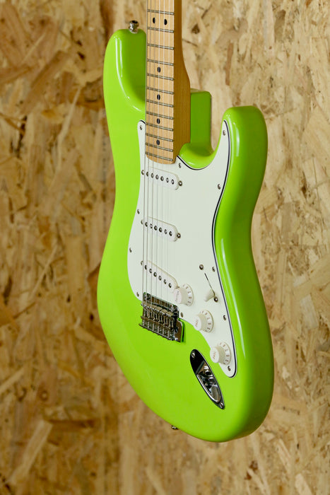 Fender Player Stratocaster® in Electron Green + Tweed Hardcase - Pre-owned