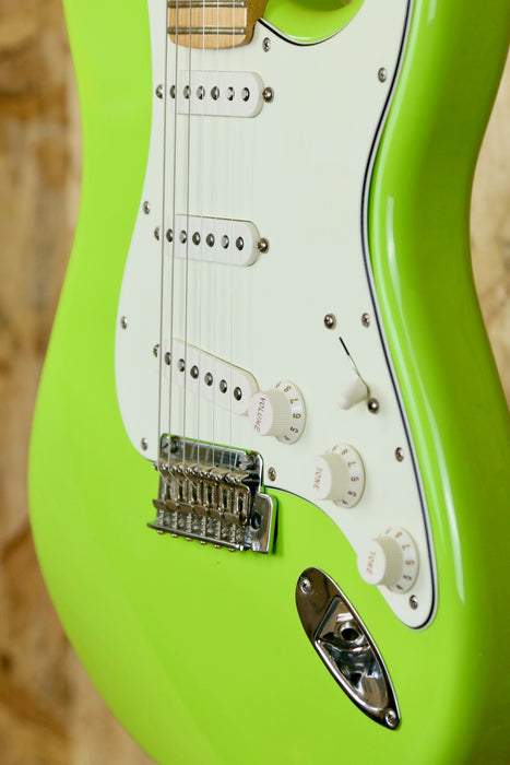 Fender Player Stratocaster® in Electron Green + Tweed Hardcase - Pre-owned