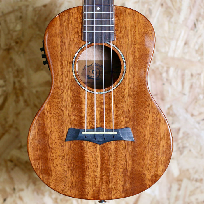 Snail SUT-M2 Solid Top Electro Acoustic Tenor Ukulele - Pre-owned