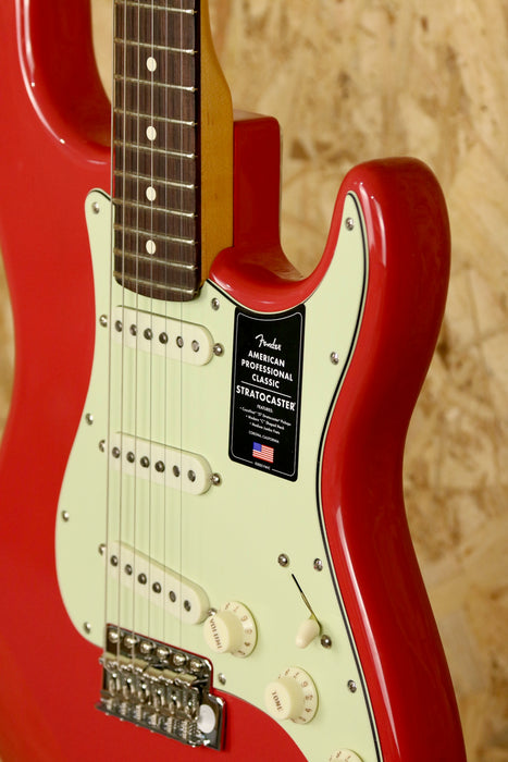 Fender American Professional Classic Stratocaster®, Rosewood Fingerboard, Faded Dakota Red w/ *Pro Setup