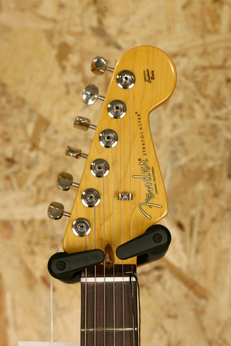 Fender American Professional Classic Stratocaster®, Rosewood Fingerboard, Faded Dakota Red w/ *Pro Setup