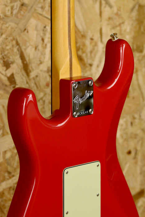 Fender American Professional Classic Stratocaster®, Rosewood Fingerboard, Faded Dakota Red w/ *Pro Setup