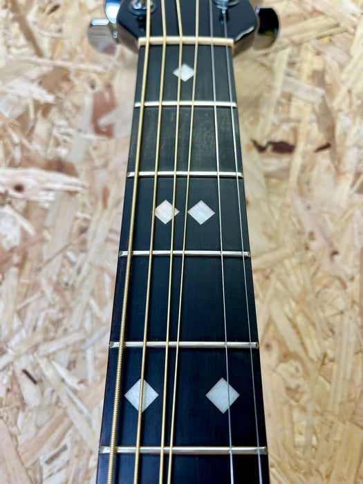 Pre-owned 1982 Ovation Roundback Deluxe Balladeer Model 1612 Electro Acoustic