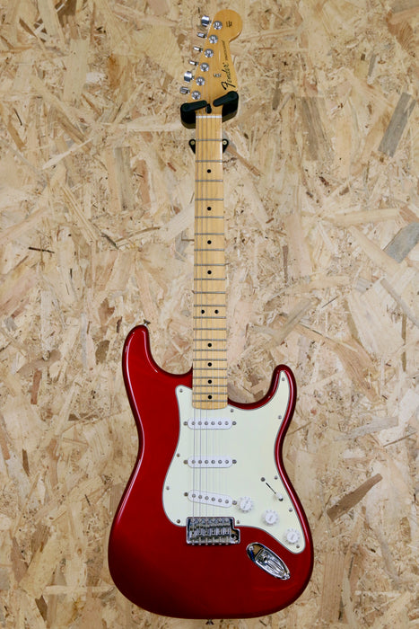 2013 Fender Mex Standard in Candy Apple Red - Pre-owned