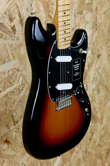 B-Stock Fender Player II Mustang®, Rosewood Fingerboard, 3 Colour Sunburst