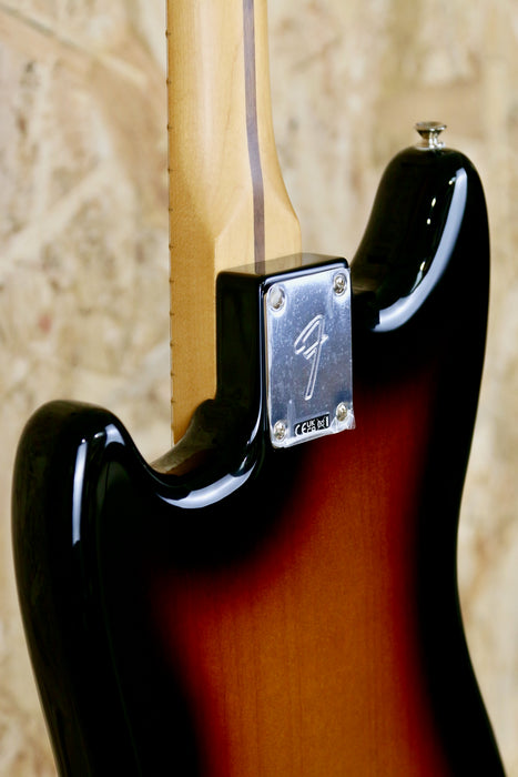 B-Stock Fender Player II Mustang®, Rosewood Fingerboard, 3 Colour Sunburst