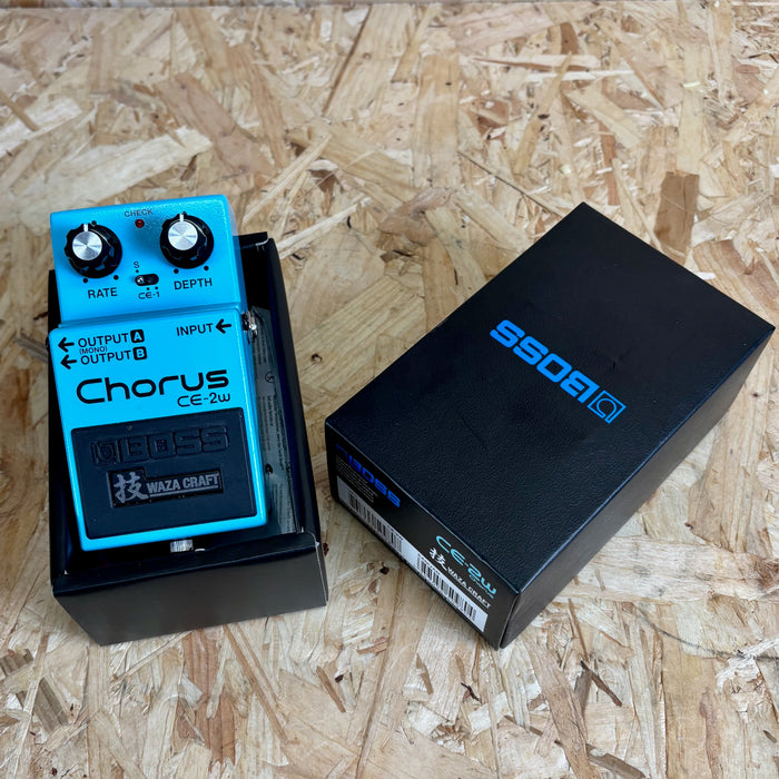 Boss CE-2W Stereo Chorus Made in Japan w/Box - Pre-owned