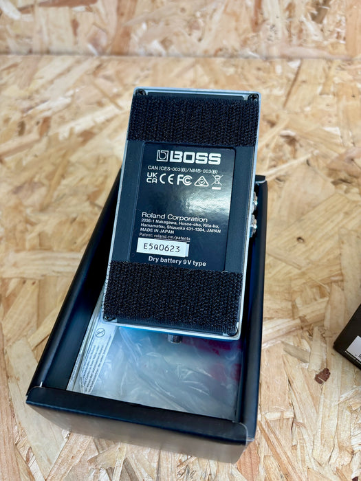 Boss CE-2W Stereo Chorus Made in Japan w/Box - Pre-owned