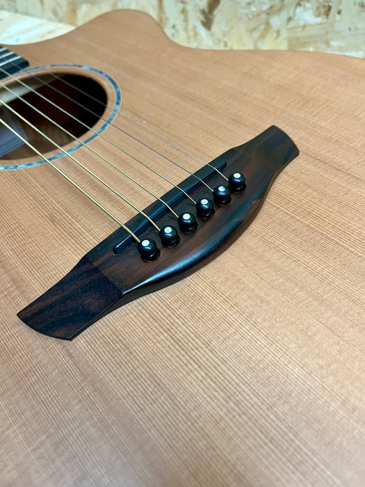 Pre-owned Faith Naked Venus Cedar/Mahogany Electro Acoustic Cutaway