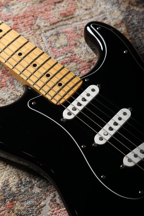 2008 American Standard Stratocaster in Black/Maple (Gilmour Vibes) - Pre-owned - Guitar Warehouse
