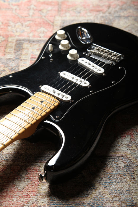 2008 American Standard Stratocaster in Black/Maple (Gilmour Vibes) - Pre-owned - Guitar Warehouse
