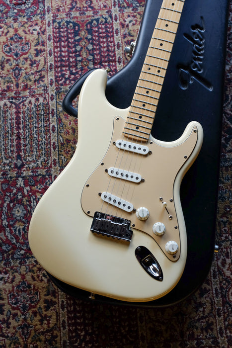 2005 Fender USA Stratocaster Standard Olympic White - Guitar Warehouse