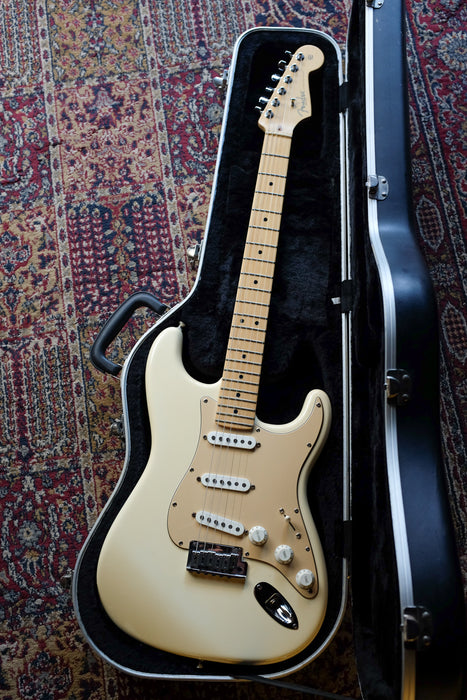 2005 Fender USA Stratocaster Standard Olympic White - Guitar Warehouse